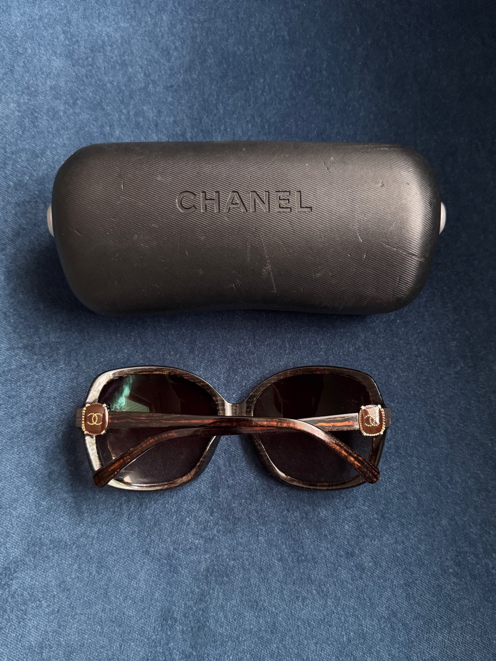 CHANEL Brown Frame Brown Gradient
Tint Oversize CC Sunglasses-
5174